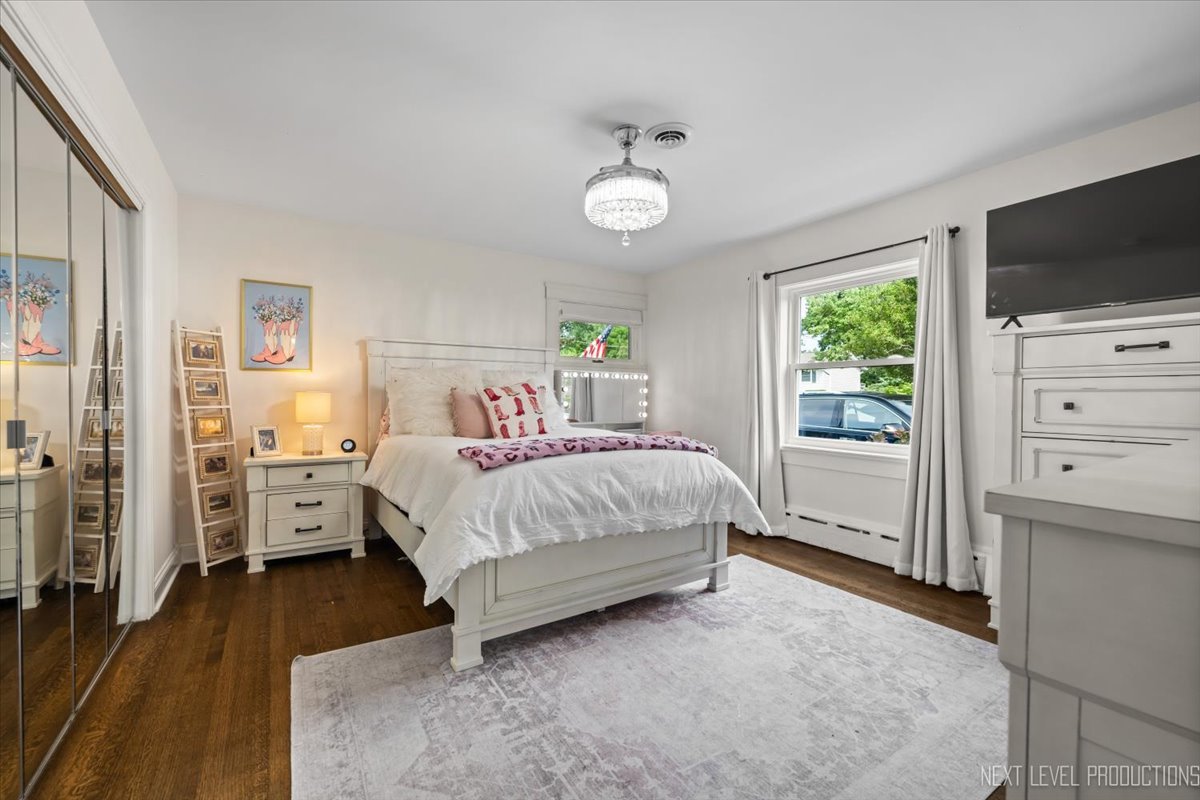 706 S Batavia Avenue Property Photo 17
