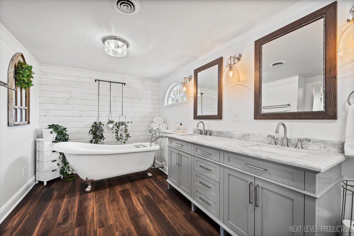 706 S Batavia Avenue Property Photo 18