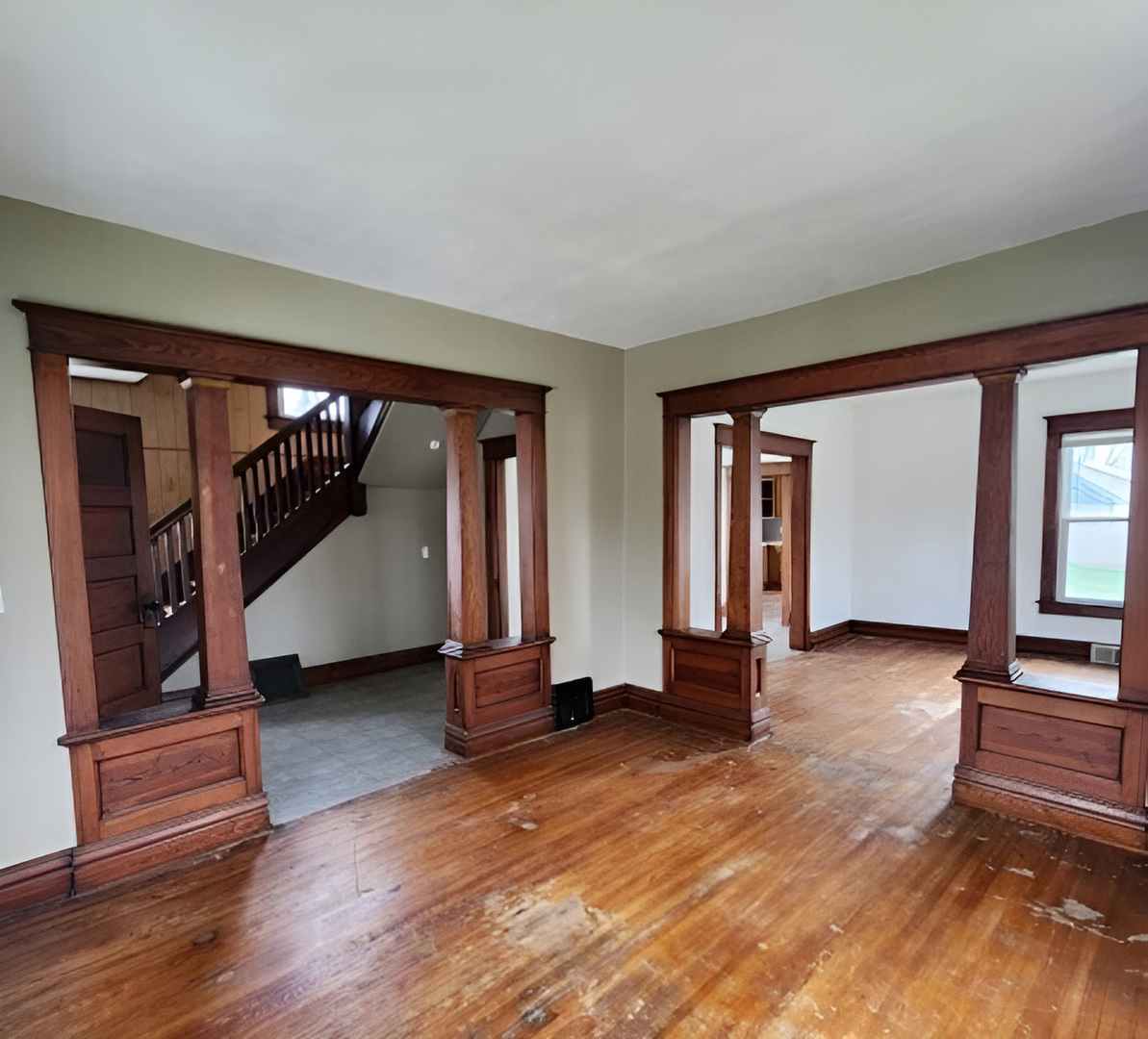 404 W 1st Street Property Photo 3