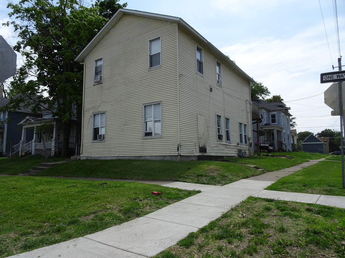 827-829 W 15th Street Property Photo 2