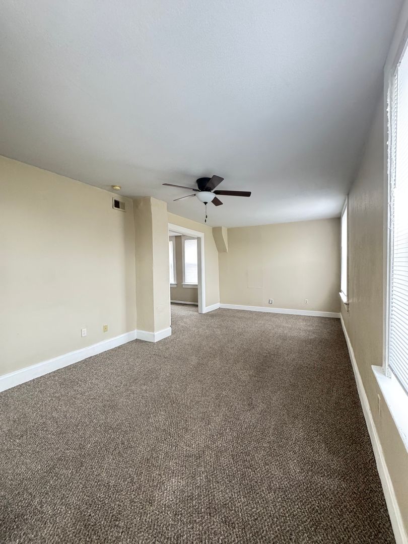 827-829 W 15th Street Property Photo 4