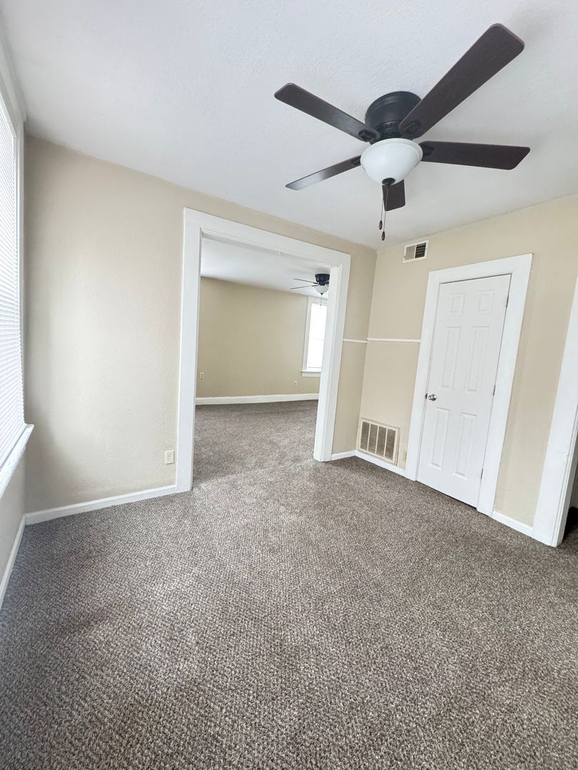 827-829 W 15th Street Property Photo 5