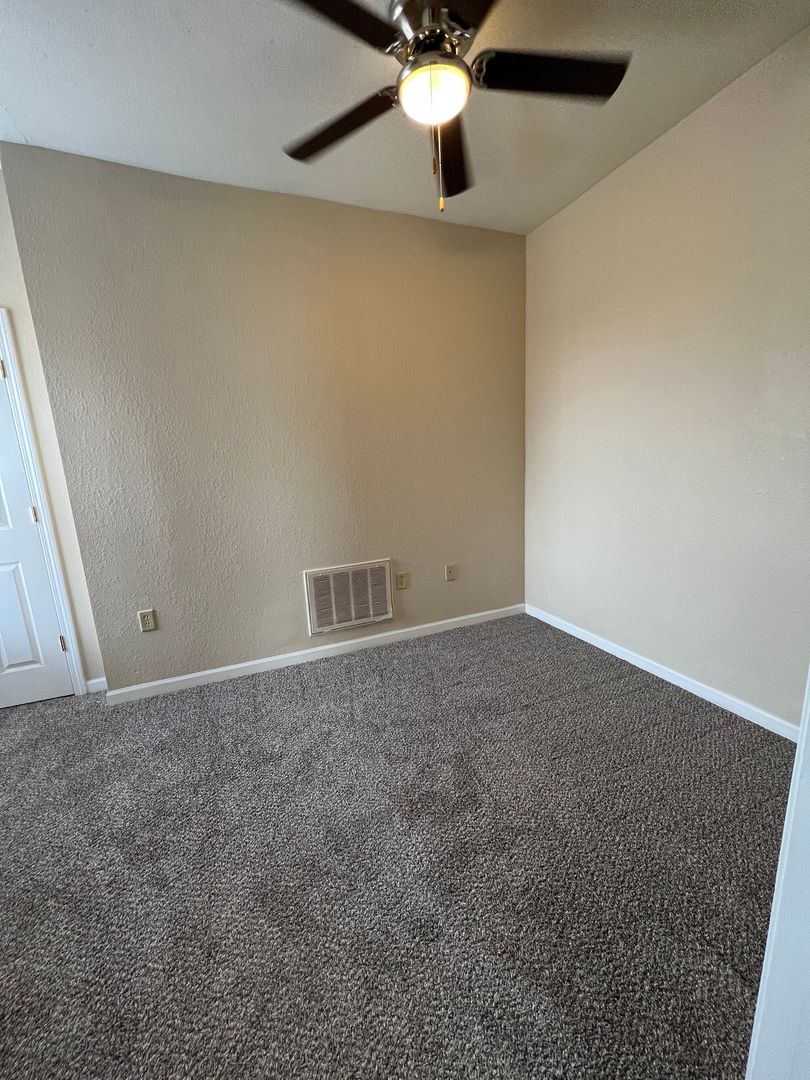 827-829 W 15th Street Property Photo 16