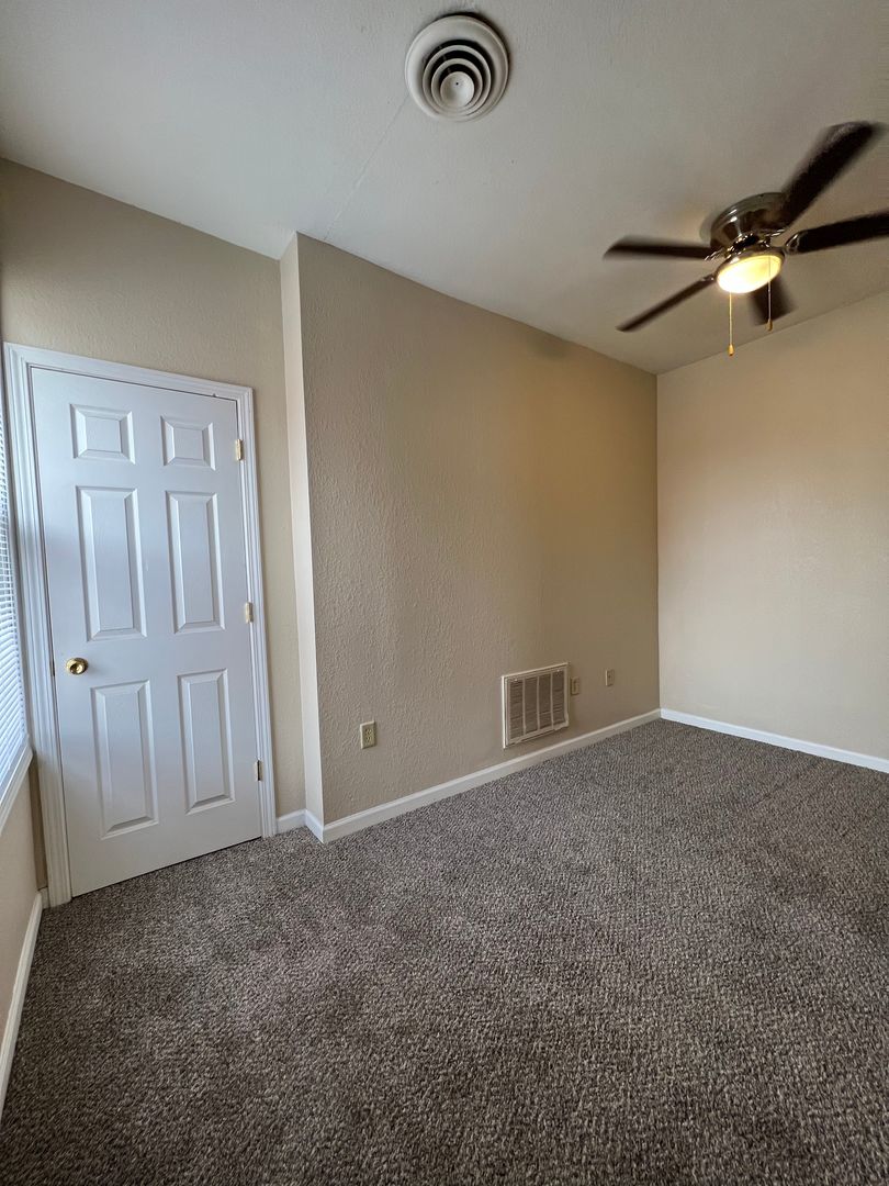 827-829 W 15th Street Property Photo 21