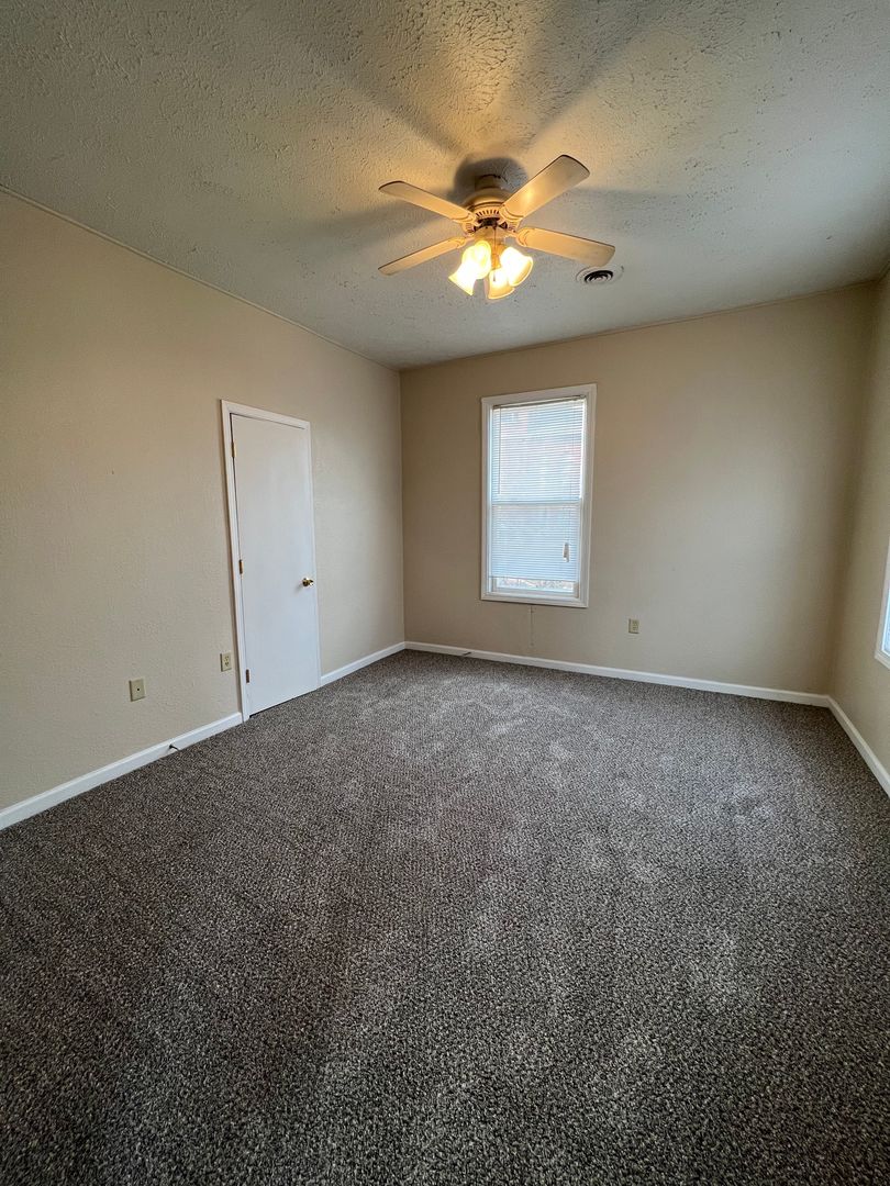 827-829 W 15th Street Property Photo 23