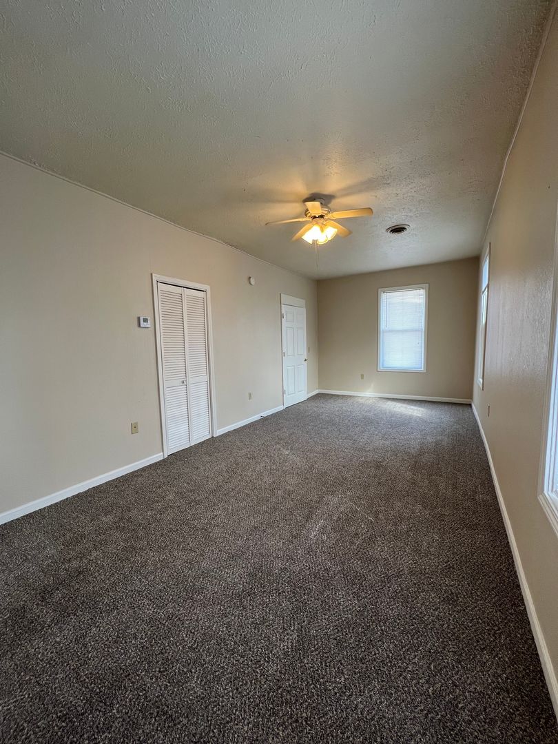 827-829 W 15th Street Property Photo 24