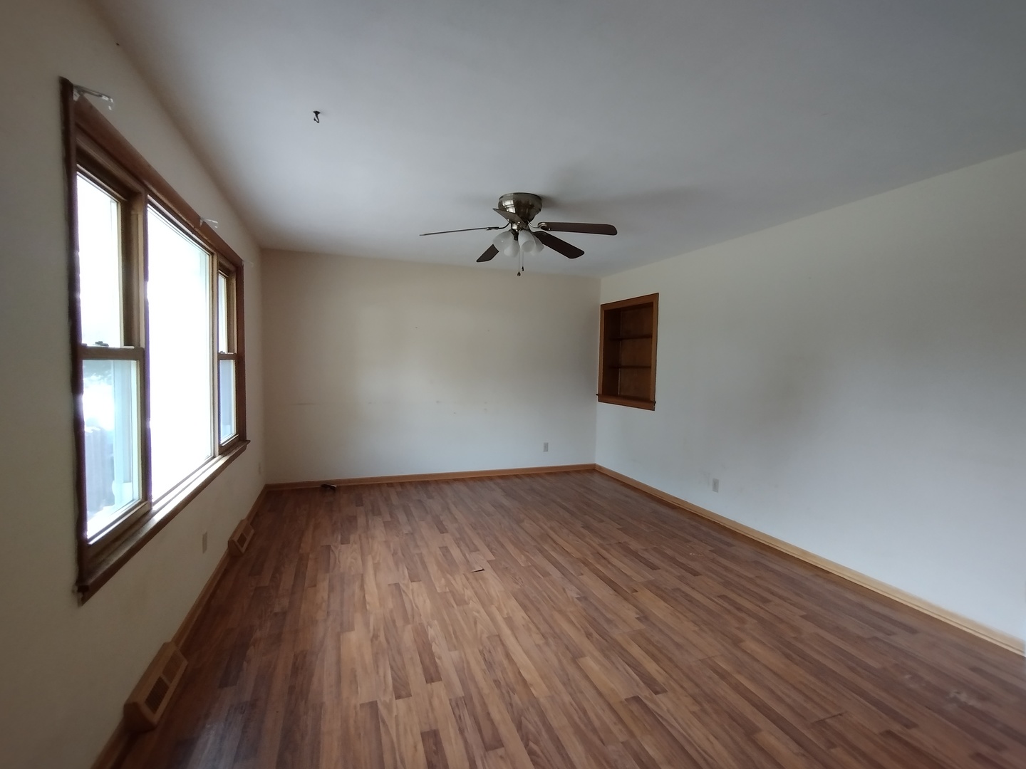 312 E 11th Street Property Photo 6