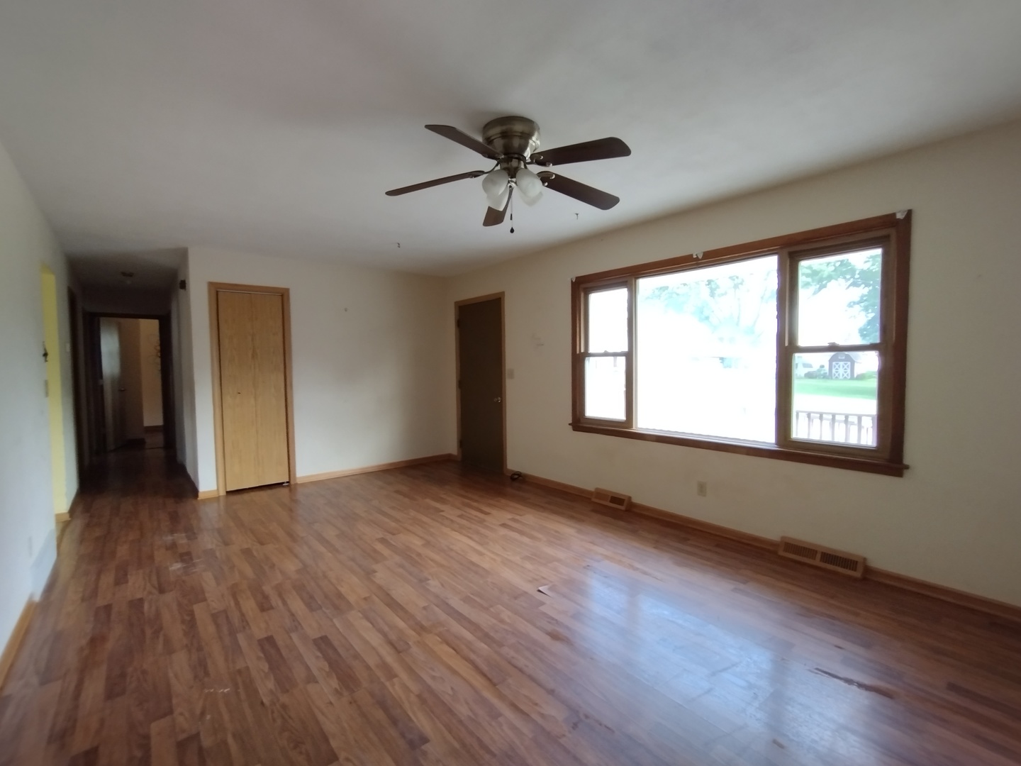 312 E 11th Street Property Photo 7