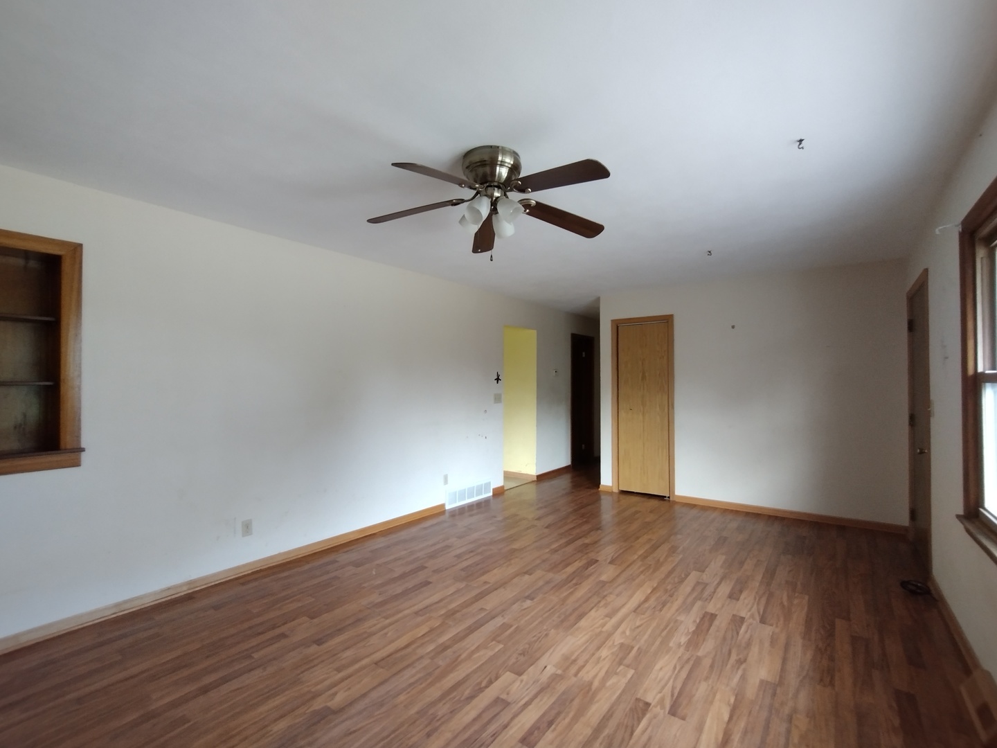 312 E 11th Street Property Photo 8