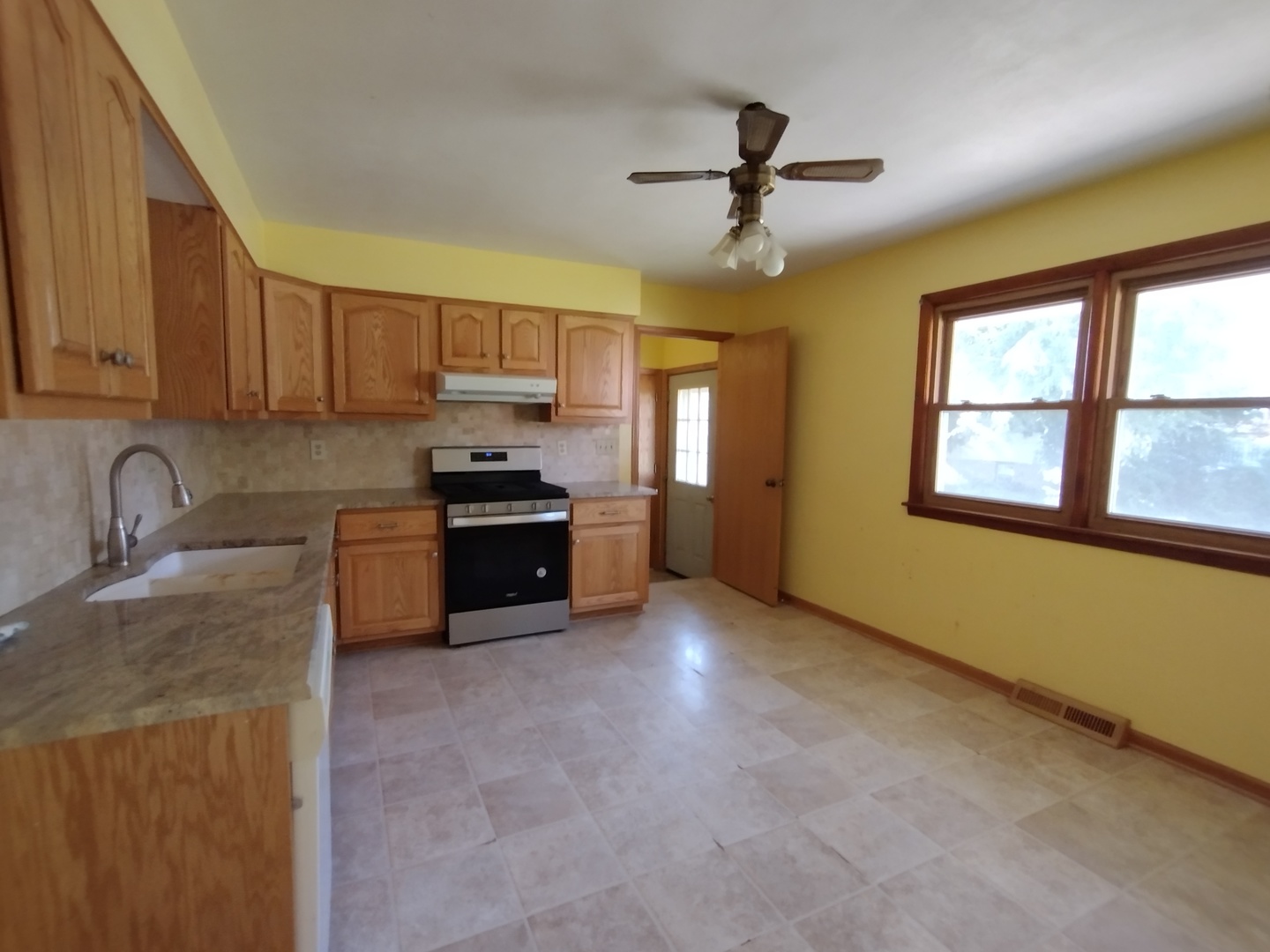 312 E 11th Street Property Photo 9