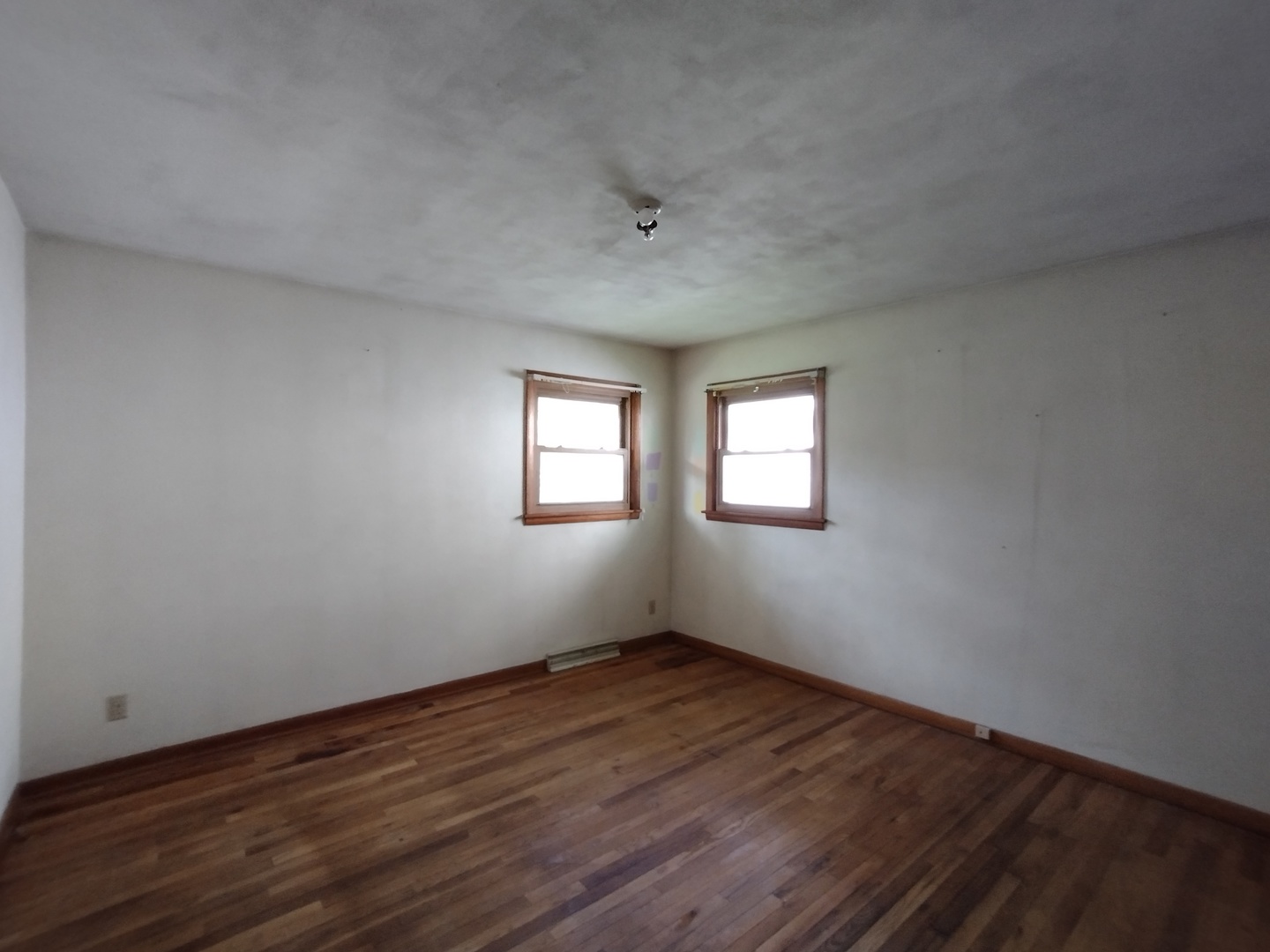312 E 11th Street Property Photo 12