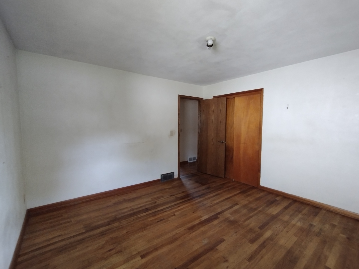 312 E 11th Street Property Photo 13