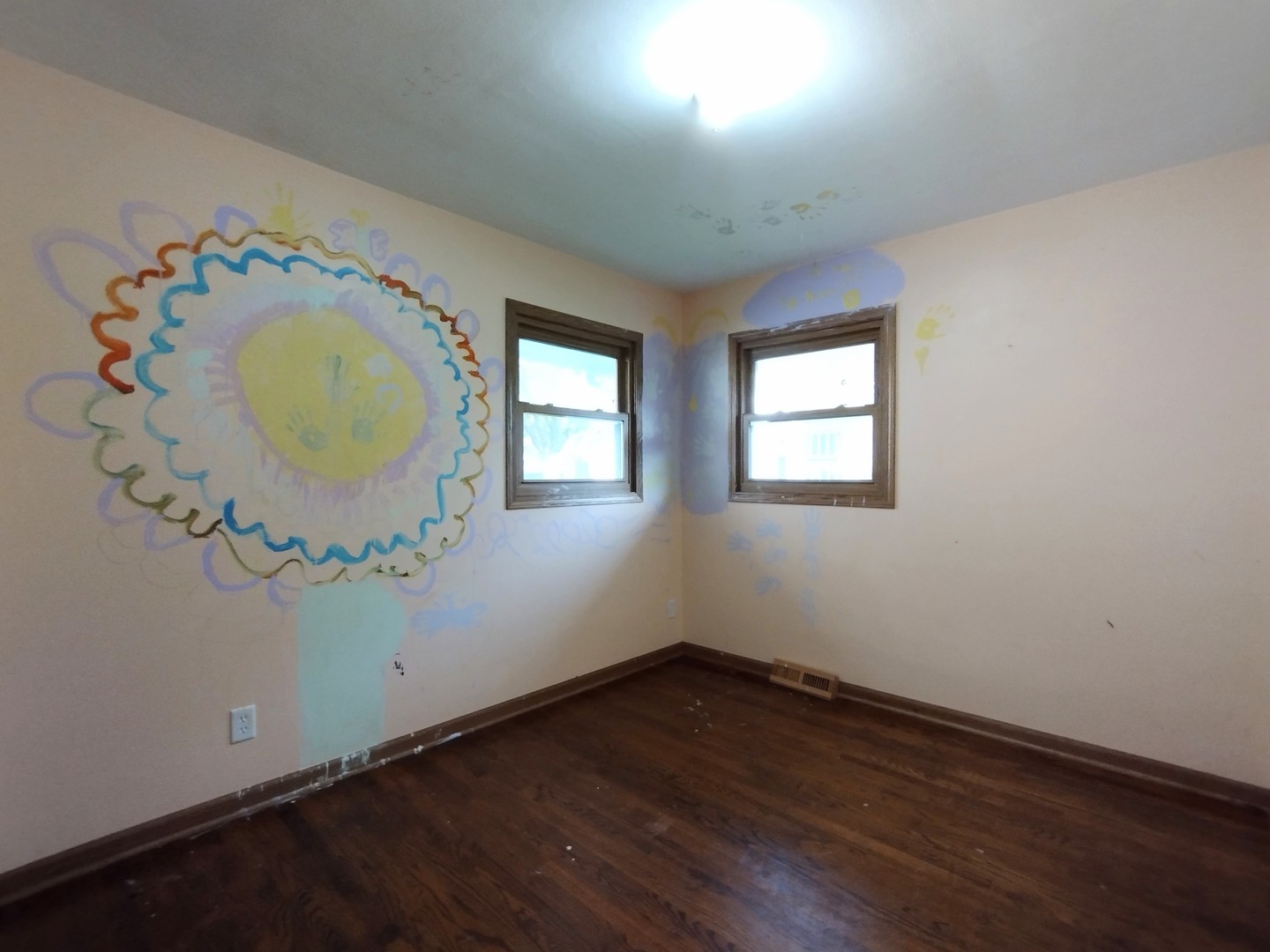 312 E 11th Street Property Photo 14