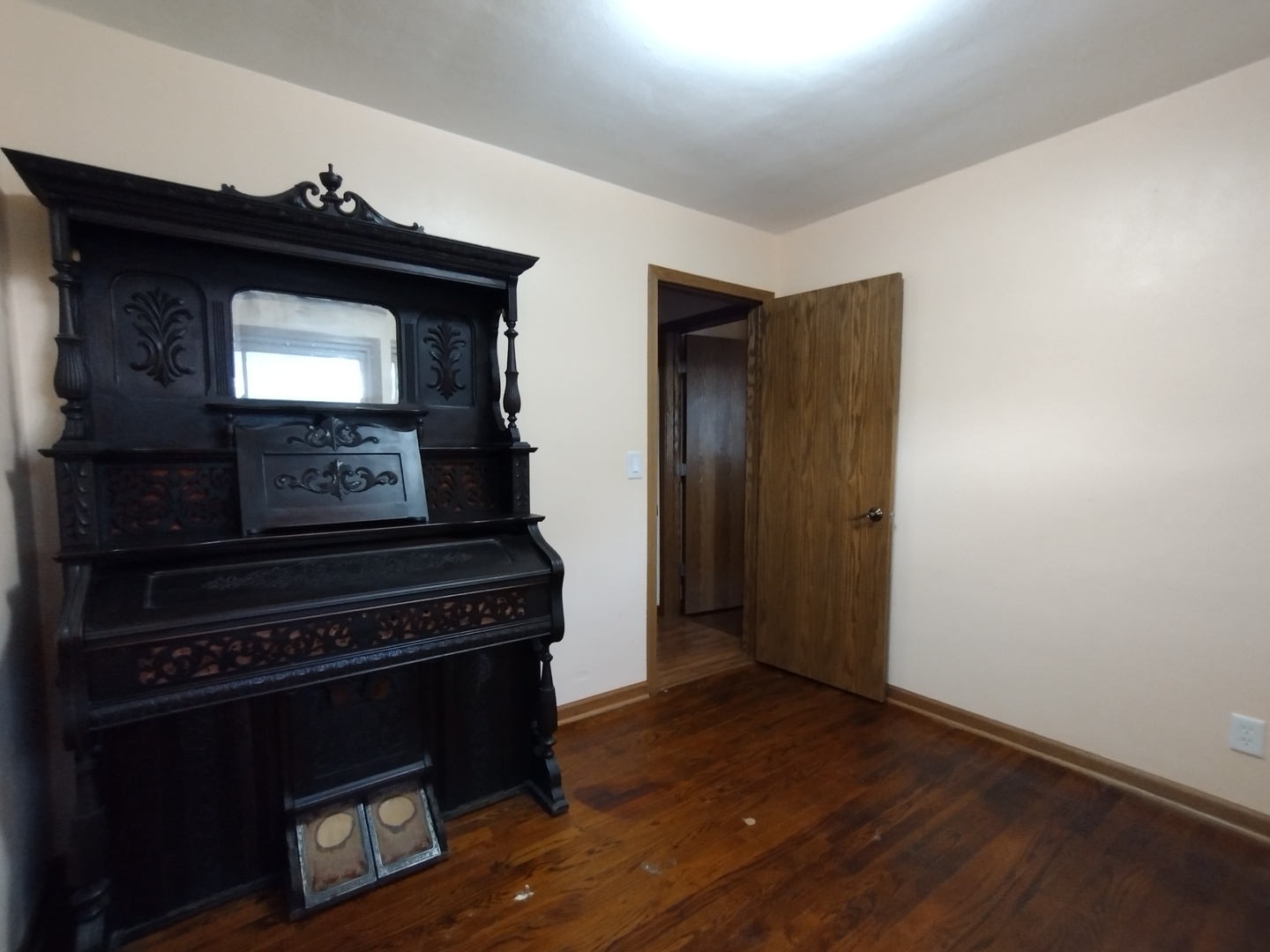 312 E 11th Street Property Photo 17
