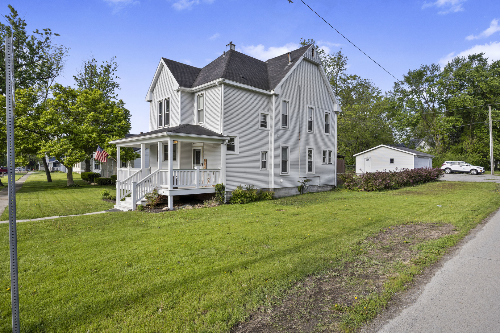 211 N Maple Street Property Photo 3