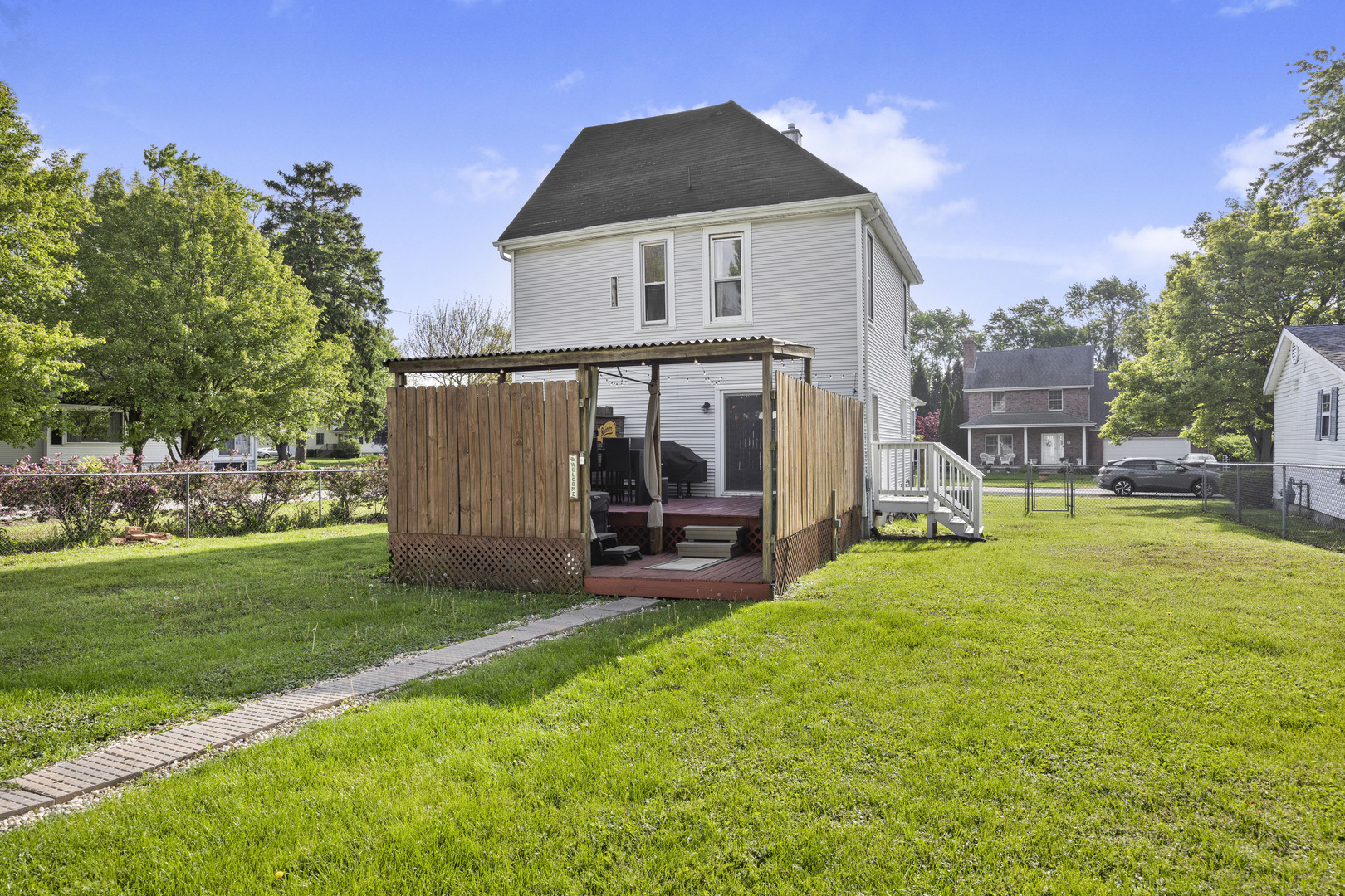 211 N Maple Street Property Photo 18