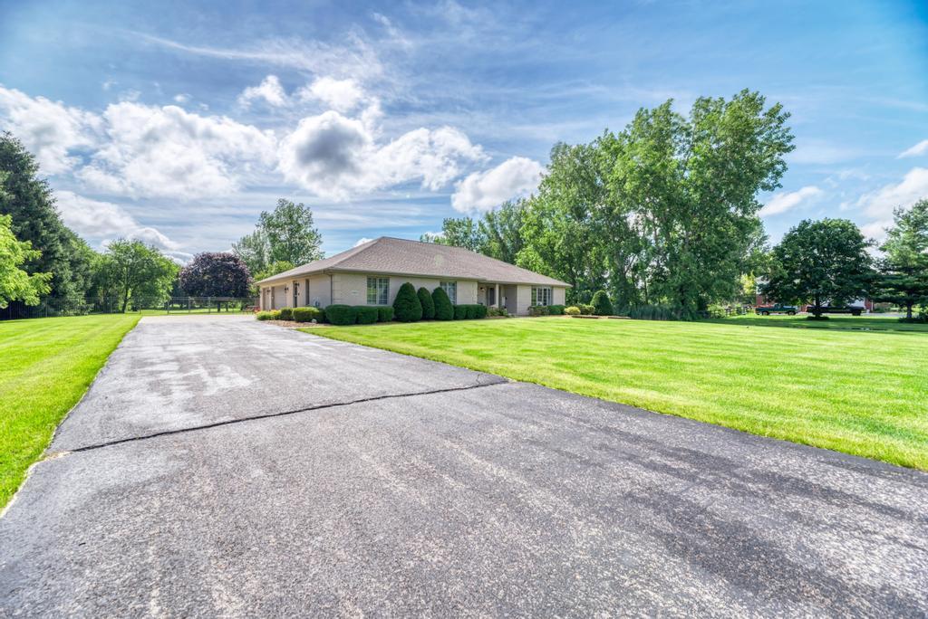 24031 S Schoolhouse Road Property Photo 2