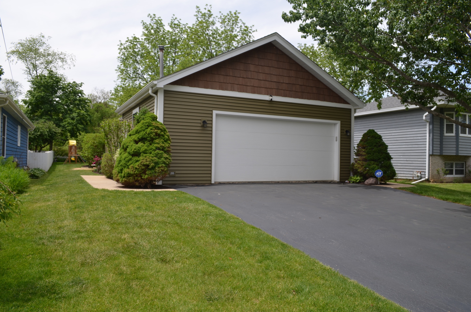 3813 Illinois Street Property Photo 4