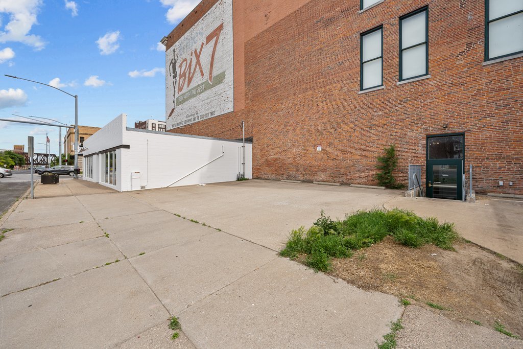 330 Brady Street Property Photo 9