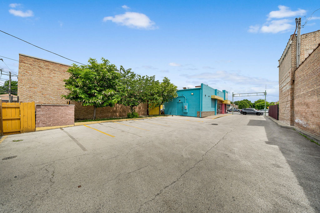 5926-28 S Pulaski Road Property Photo 20