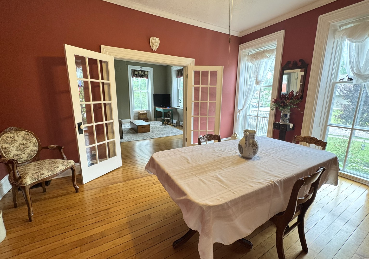 304 E Broadway Property Photo 6
