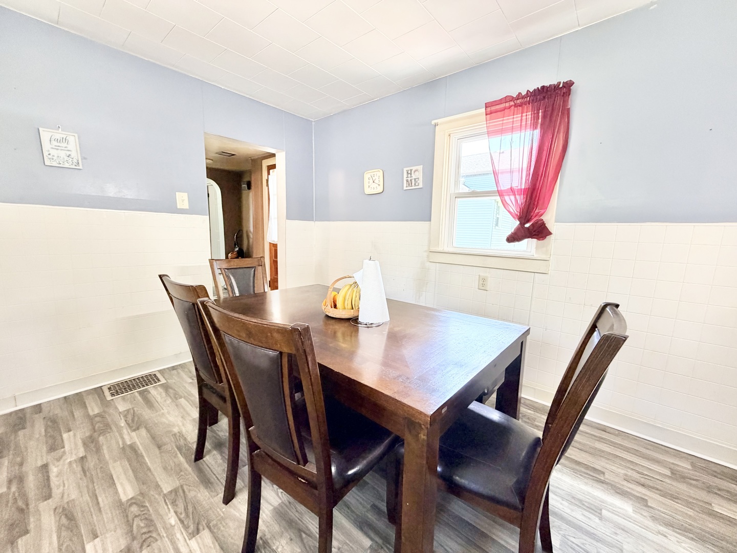 1304 N Everett Street Property Photo 4