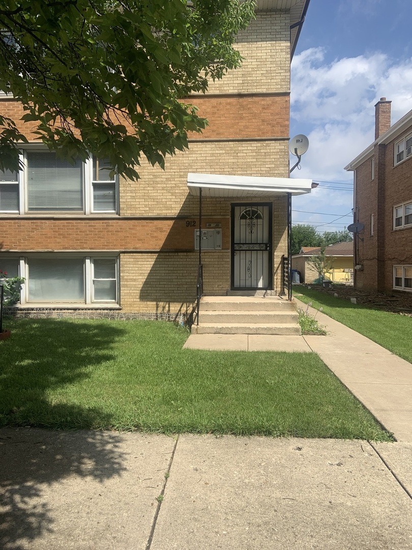 912 W 95th Street Property Photo
