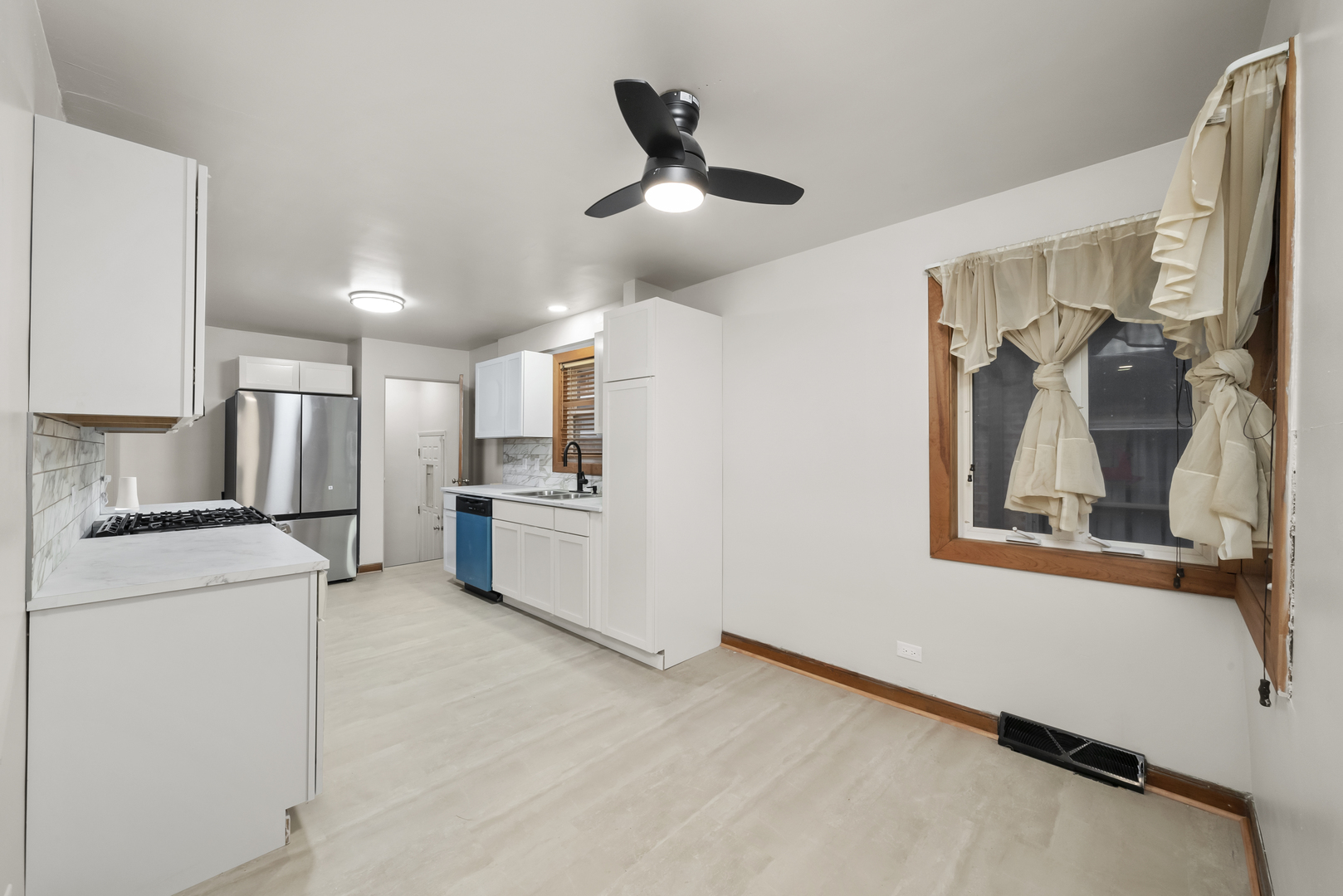 12809 S May Street Property Photo 8