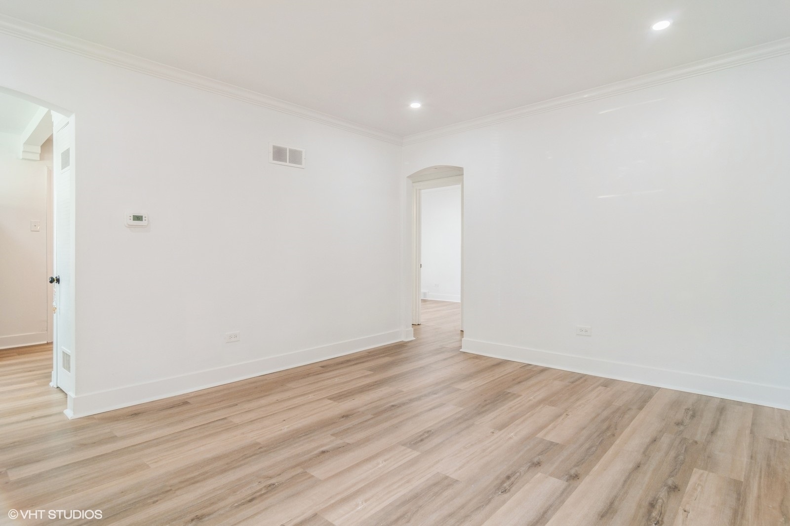 5809 N Rogers Avenue Property Photo 3