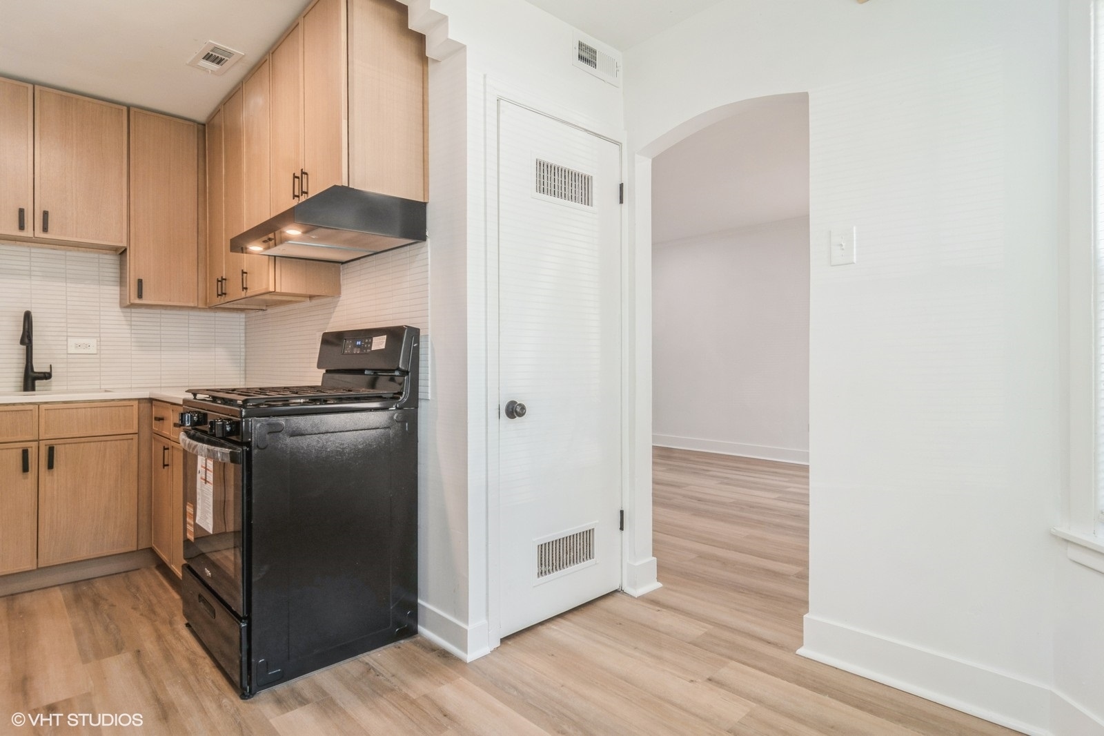 5809 N Rogers Avenue Property Photo 10