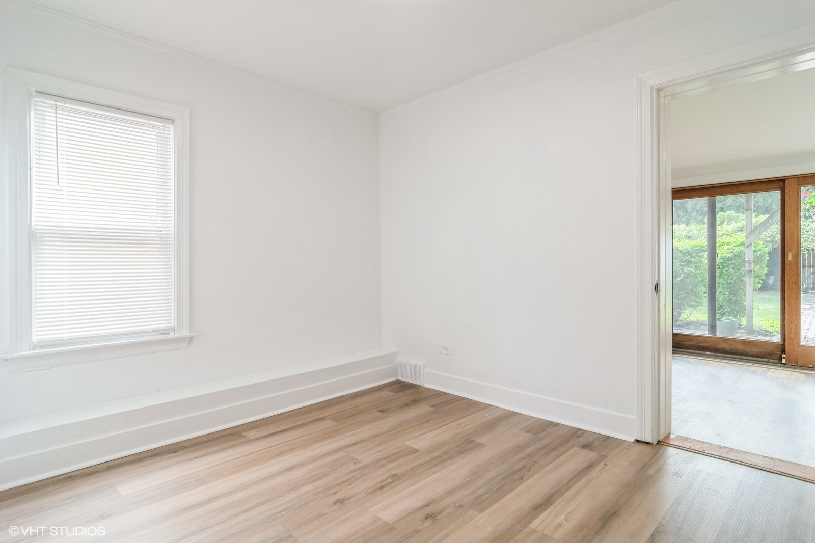 5809 N Rogers Avenue Property Photo 13