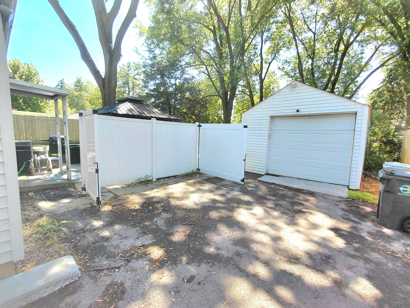 415 S Van Buren Street Property Photo 4