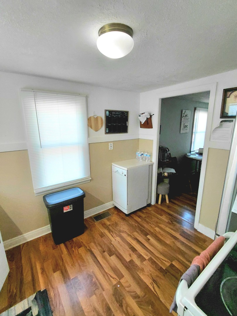 415 S Van Buren Street Property Photo 19