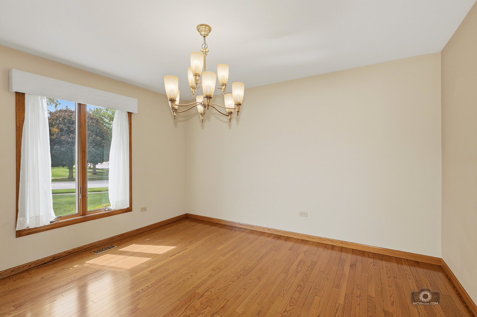 15333 Yorkshire Lane Property Photo 8