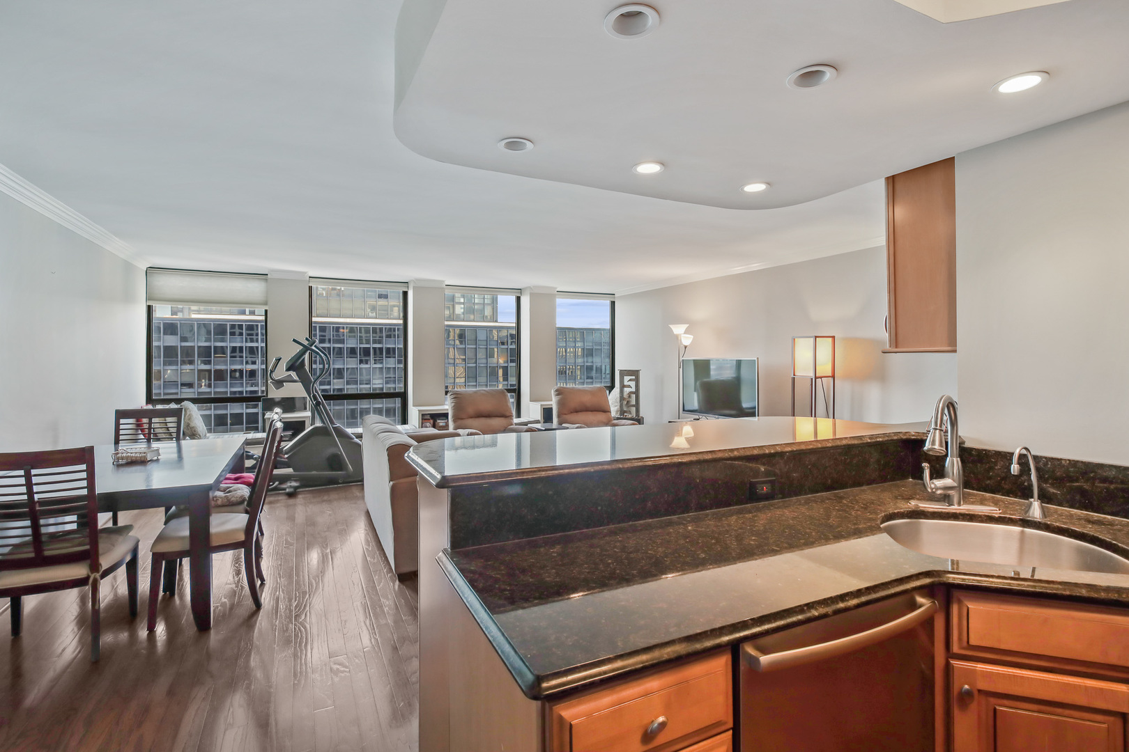 260 E Chestnut Street 2904 Property Photo 8