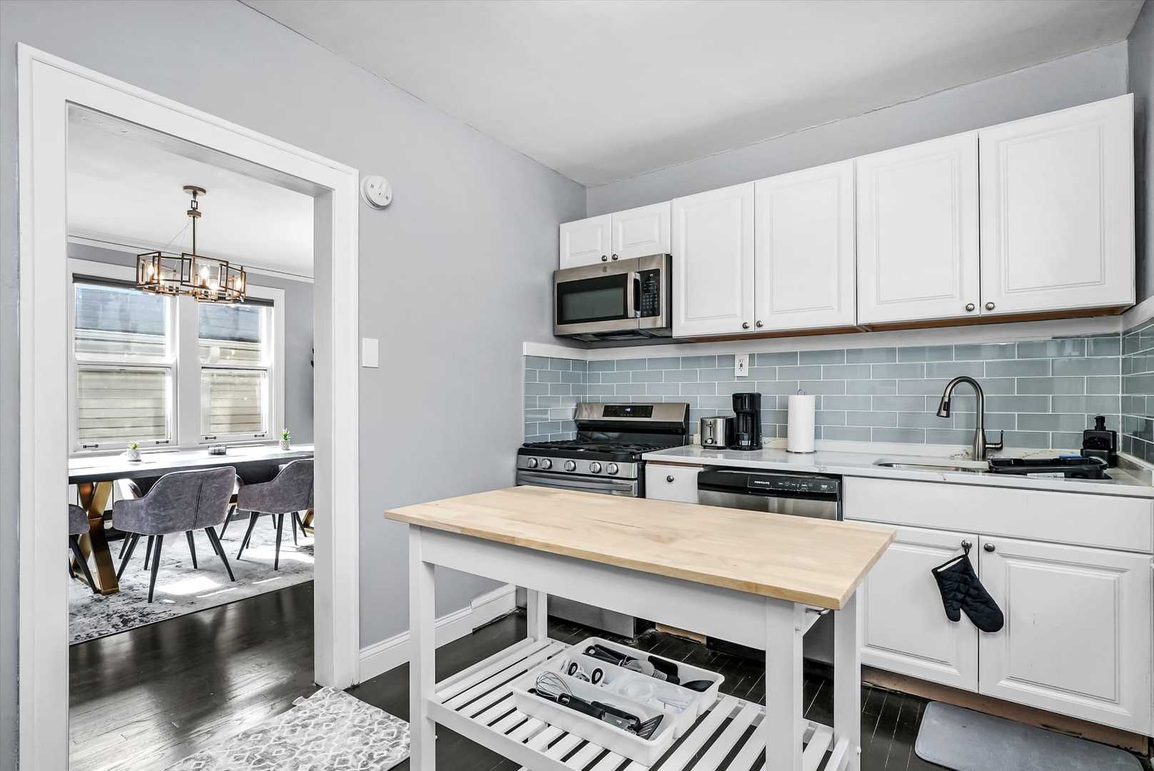 6029 N Austin Avenue Property Photo 12