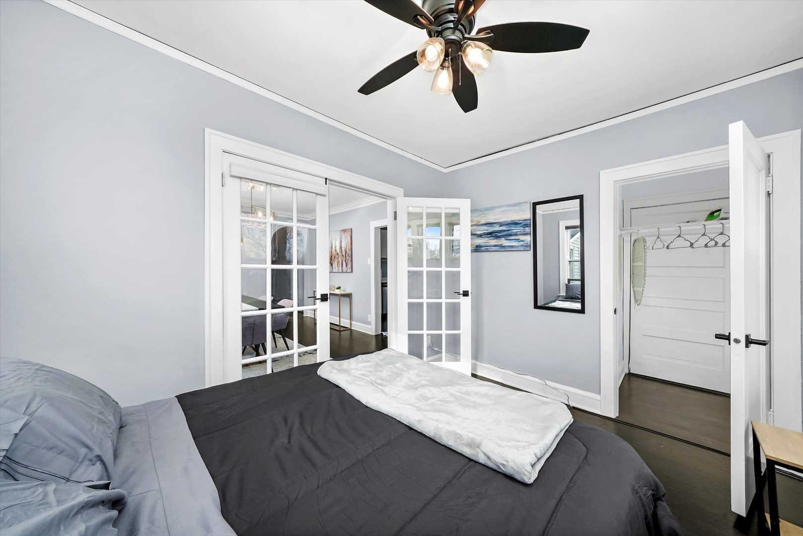 6029 N Austin Avenue Property Photo 19