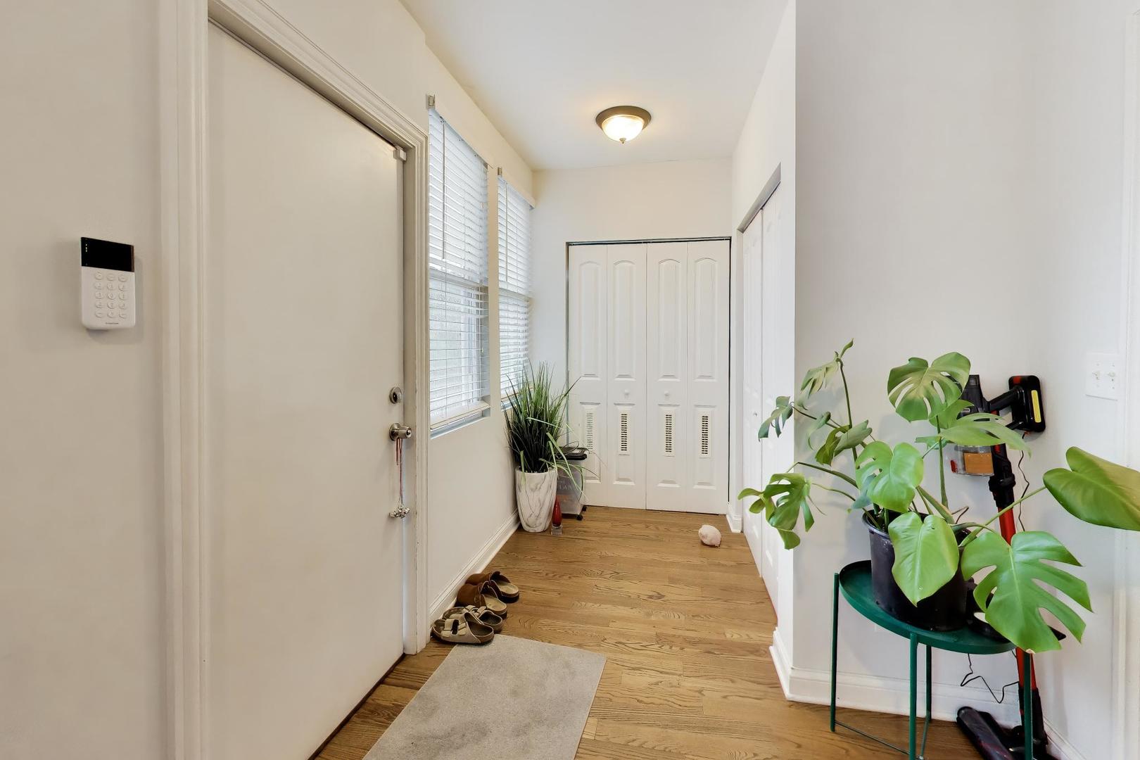 2441 W Augusta Boulevard Property Photo 3
