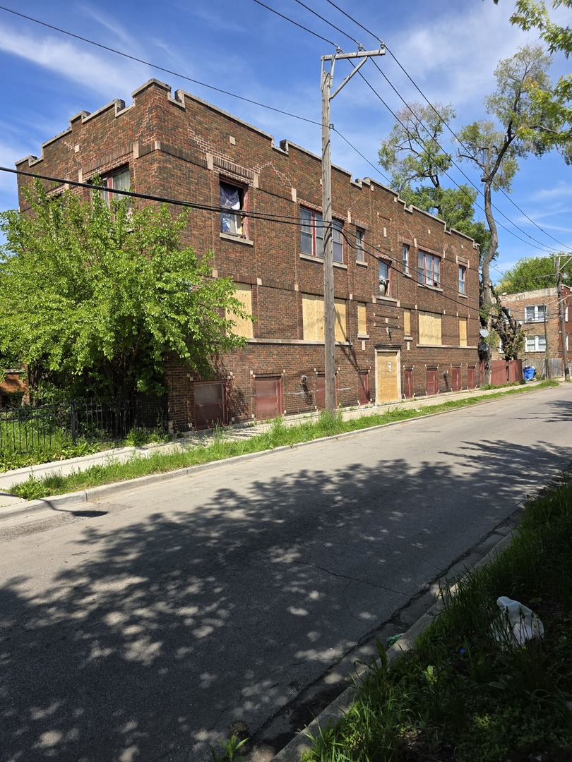 5124 W Kinzie Avenue Property Photo 2