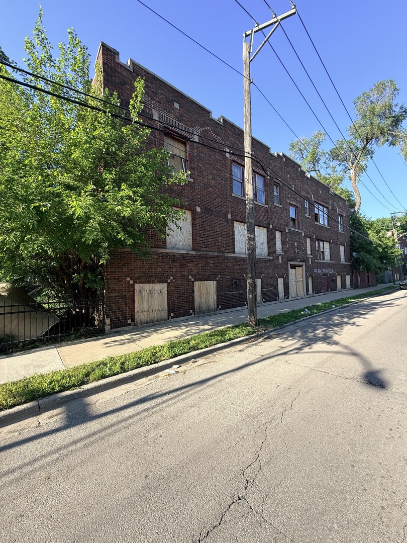 5124 W Kinzie Avenue Property Photo 3