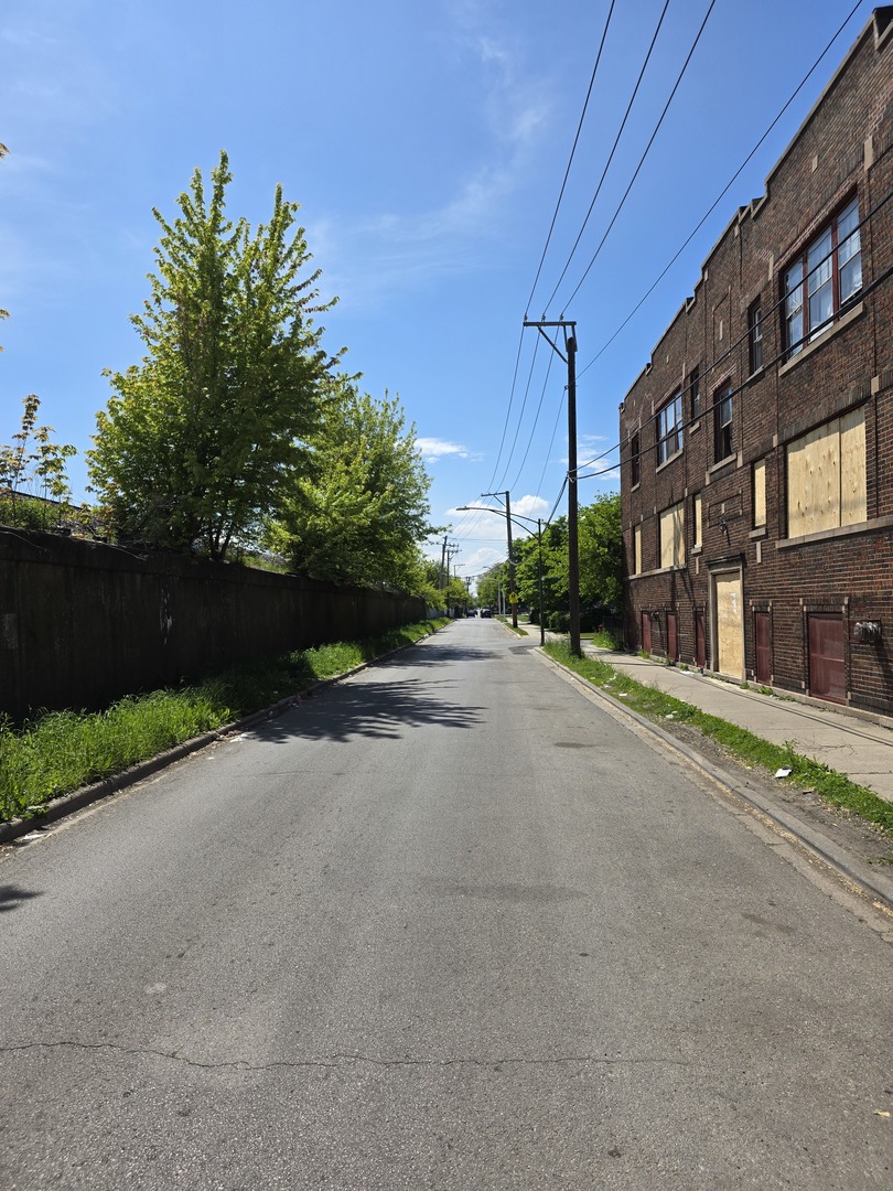 5124 W Kinzie Avenue Property Photo 7