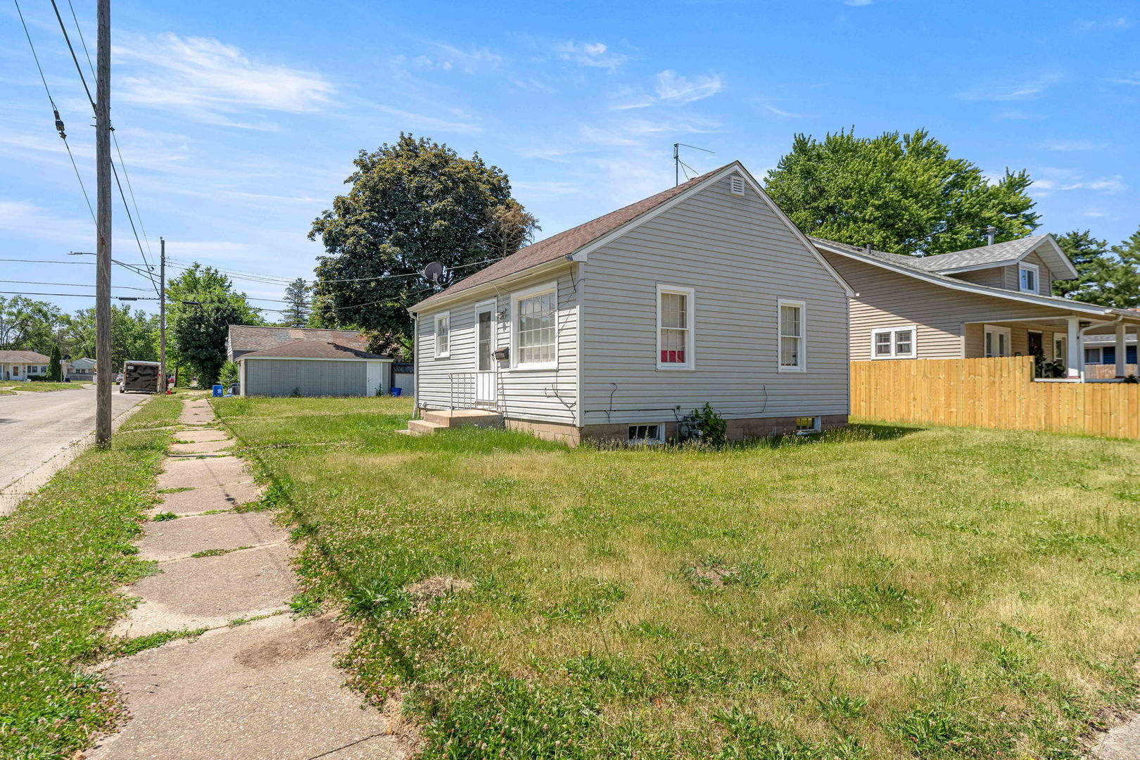 2120 Grenshaw Street Property Photo 2