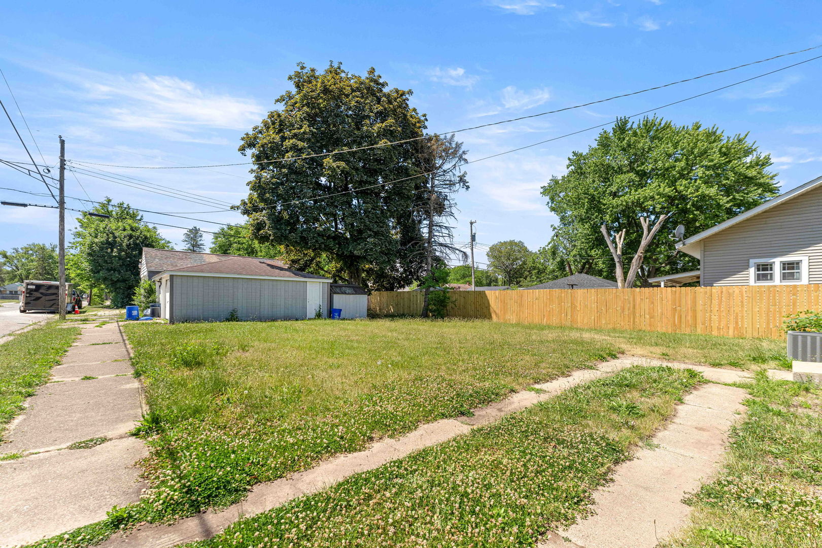 2120 Grenshaw Street Property Photo 3