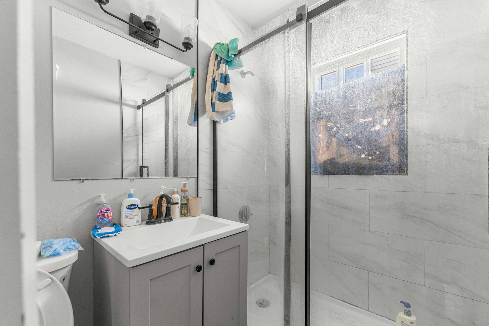 2120 Grenshaw Street Property Photo 7