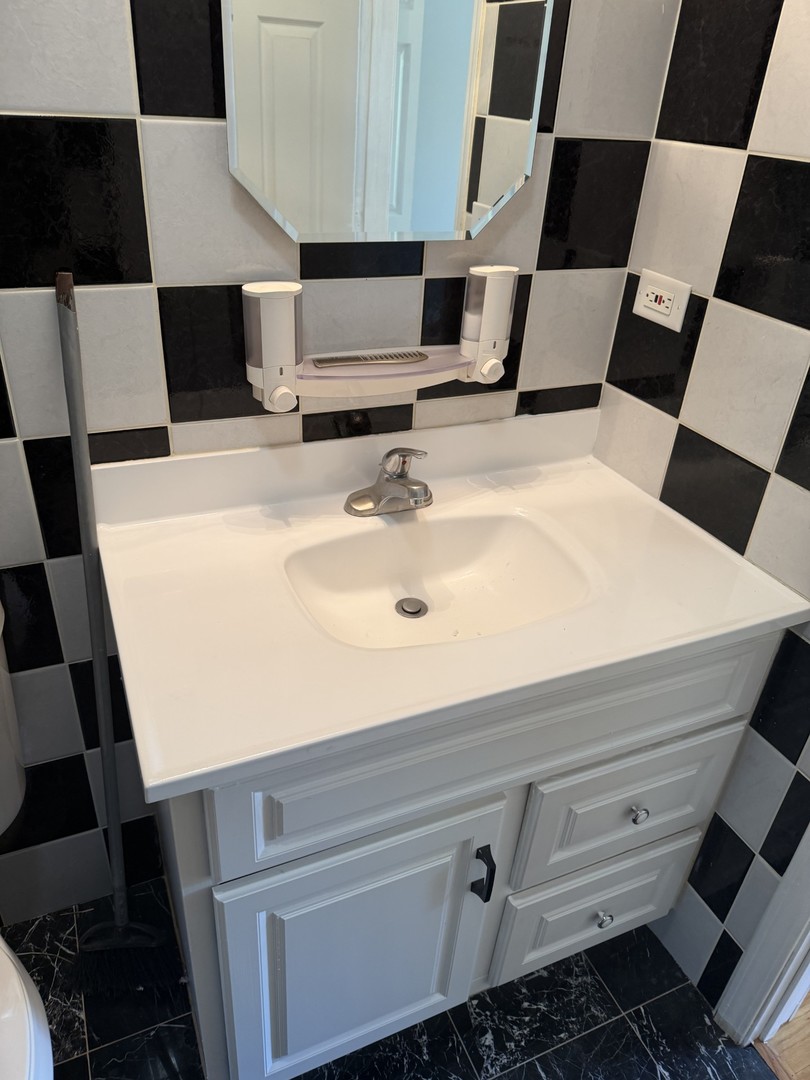 606 Bridgeport Place Property Photo 17