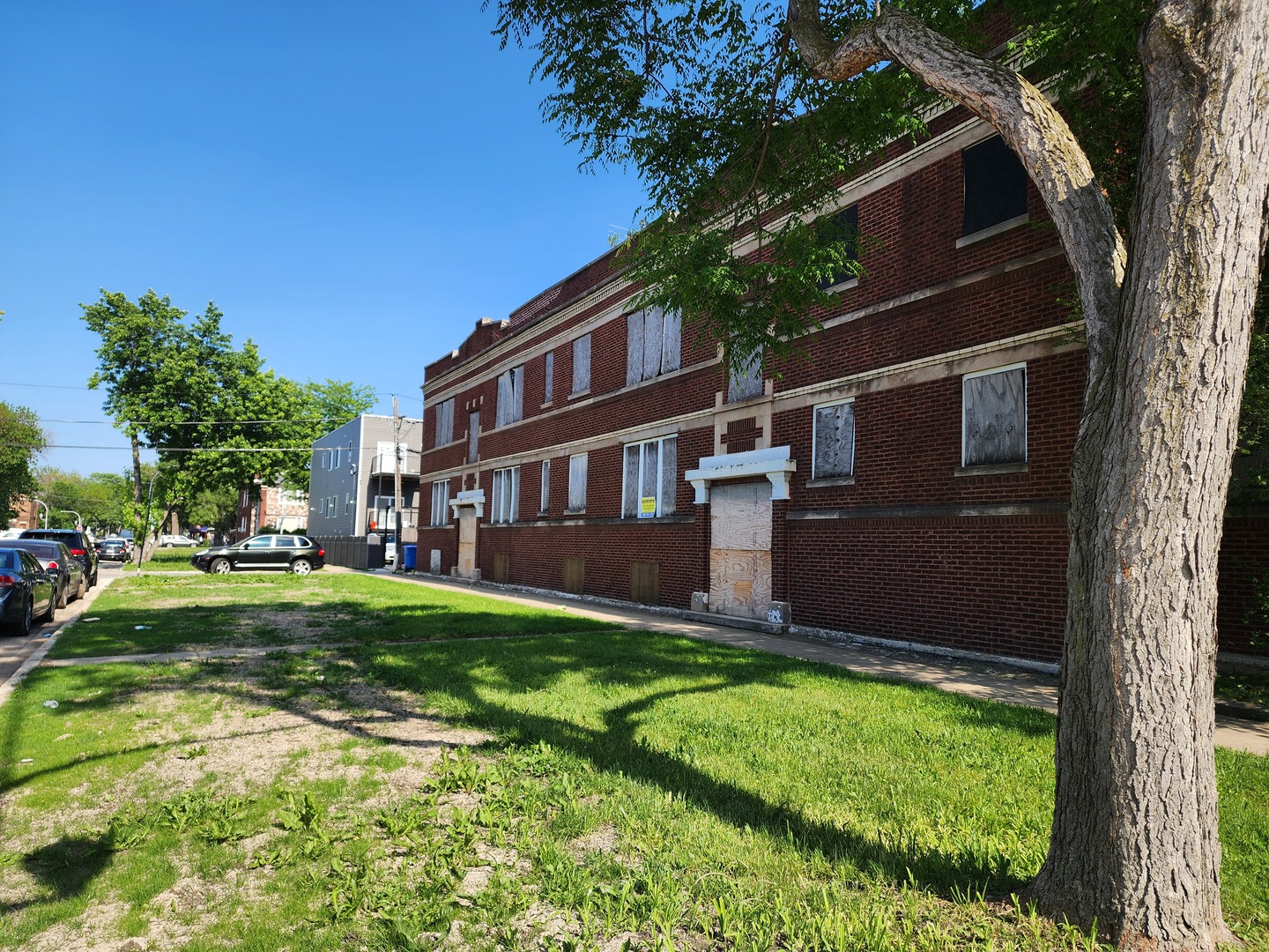 4921 W Maypole Avenue Property Photo 1