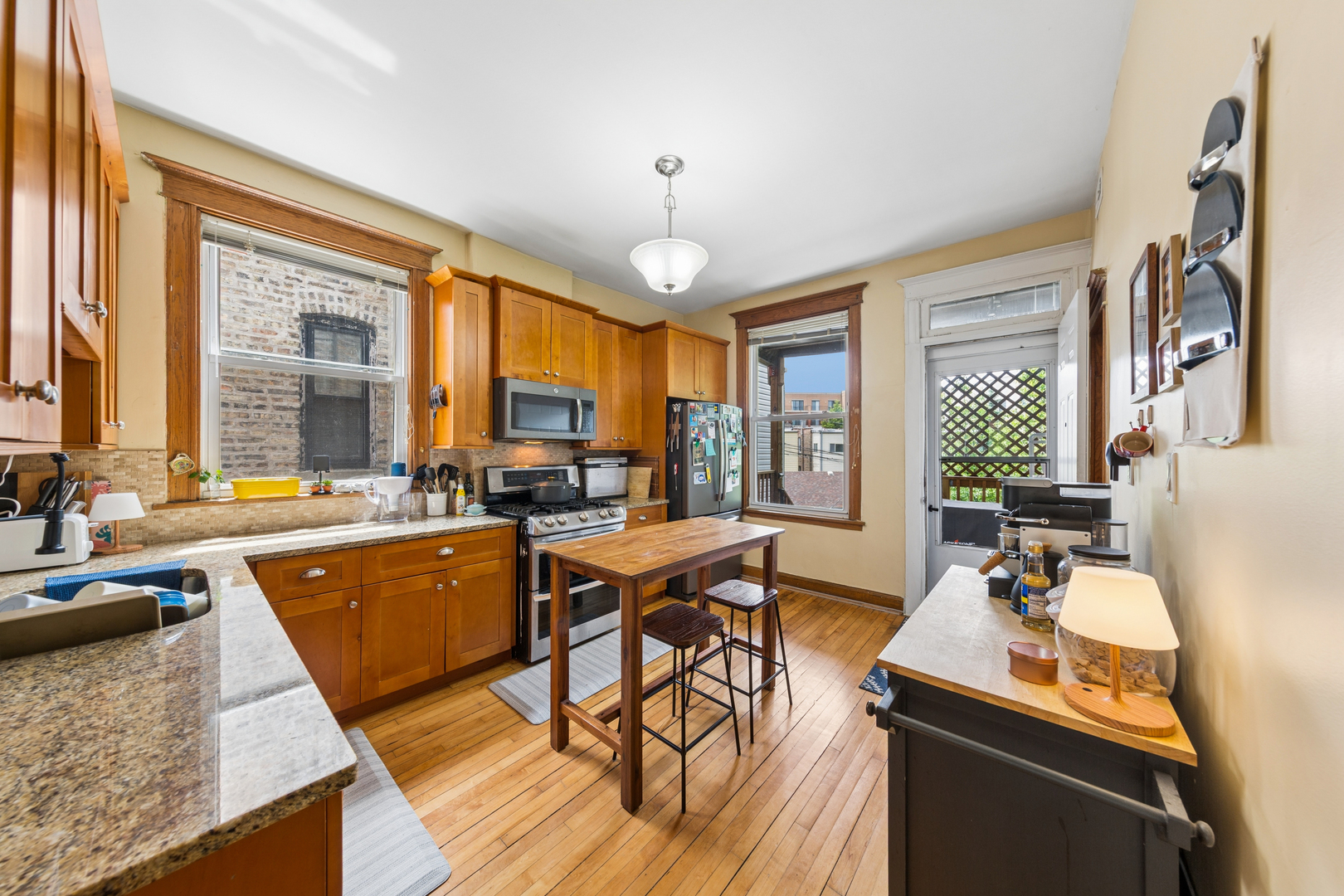 2434 N Albany Avenue Property Photo 7