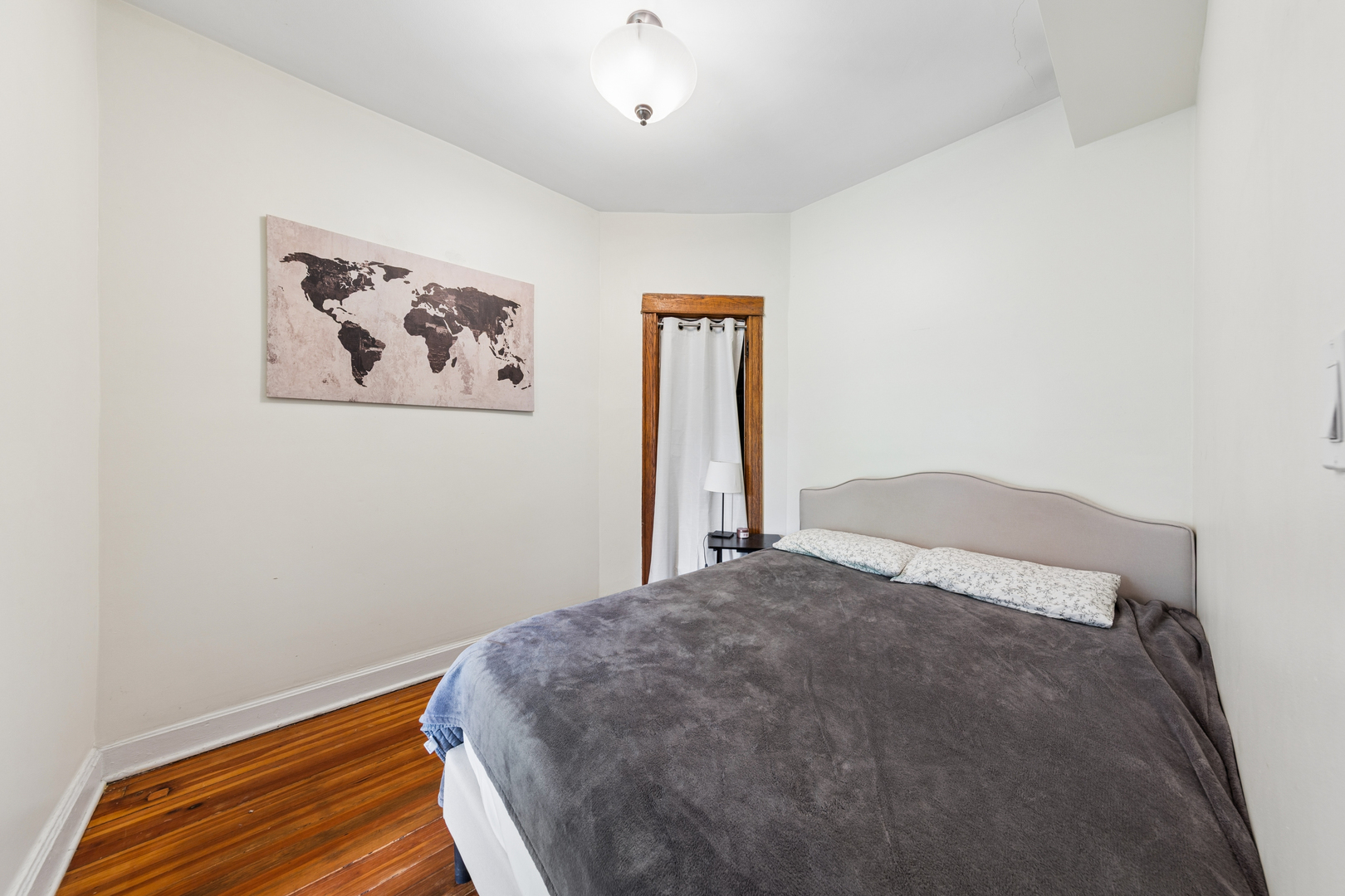 2434 N Albany Avenue Property Photo 9