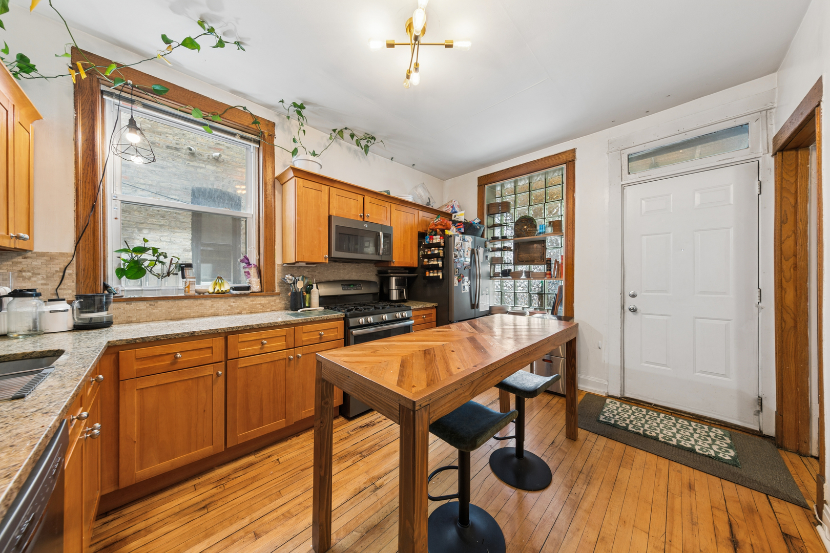 2434 N Albany Avenue Property Photo 18