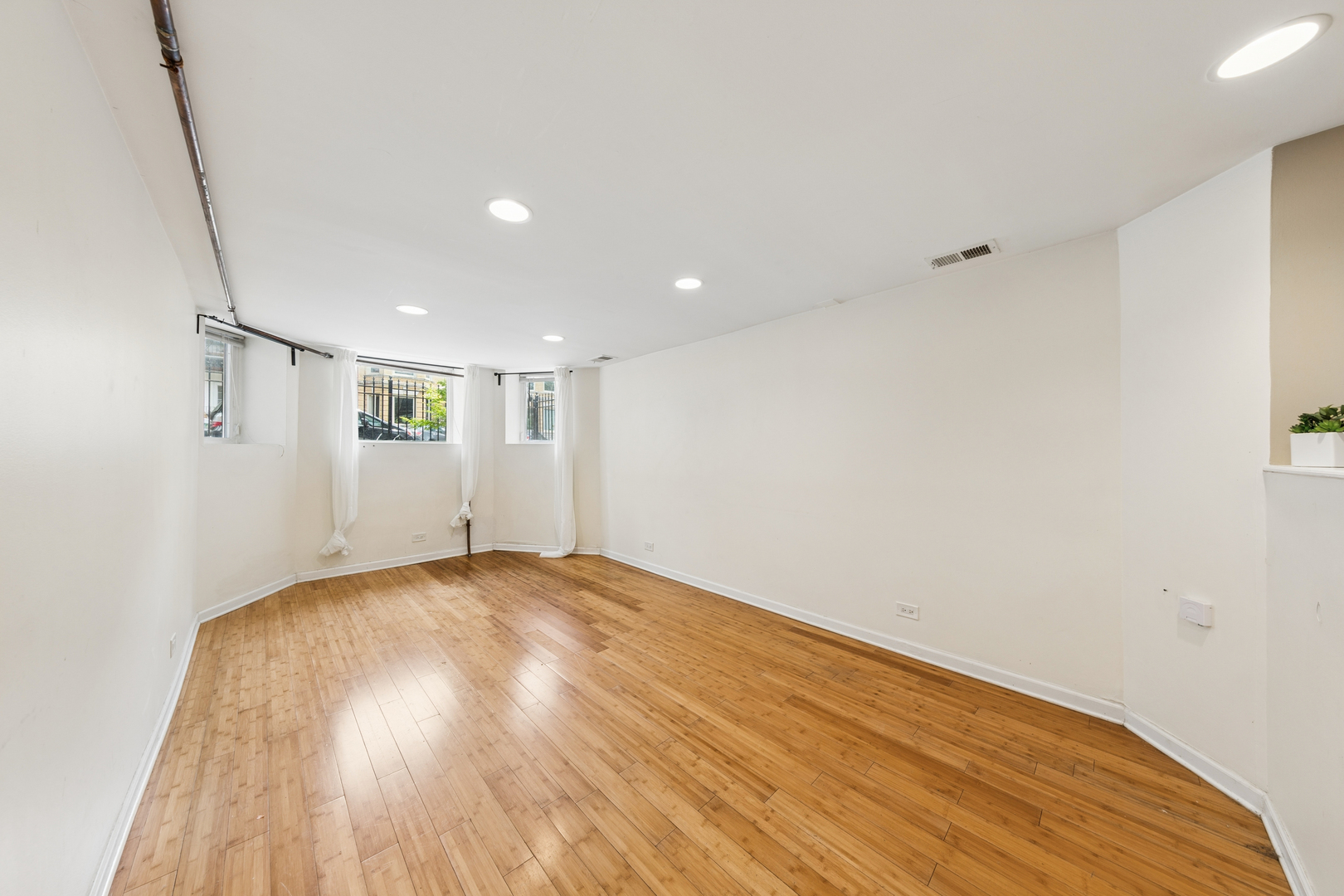 2434 N Albany Avenue Property Photo 27